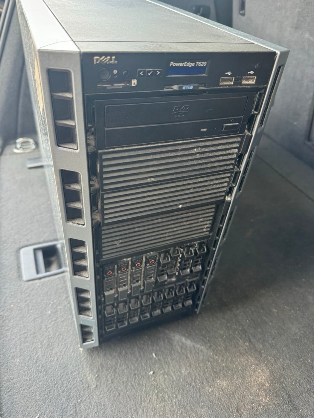 Network and server equipment used for onsite IT troubleshooting